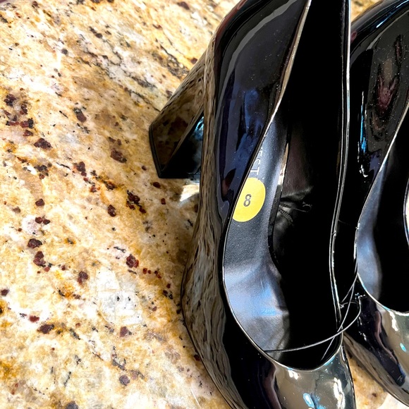 Nine West - Picture 4 of 4